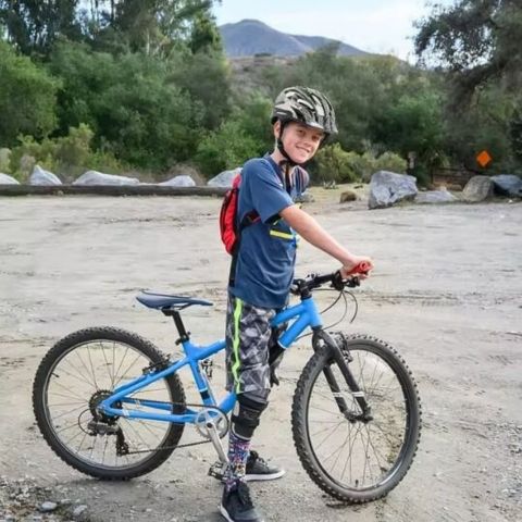 Casque velo bleu enfant