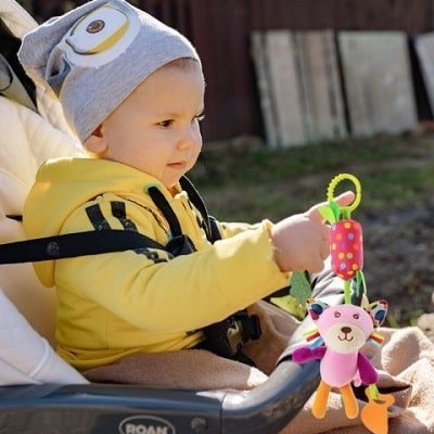 Hochet-bebe-chat-motricité-eveil-sens