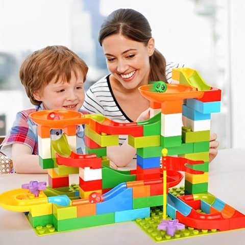 Jeu-de-construction​-circuit-a-billes-famille
