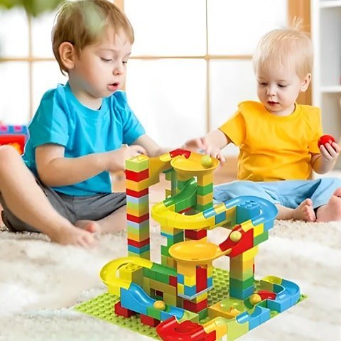 Jeu-de-construction​-circuit-a-billes-creatif