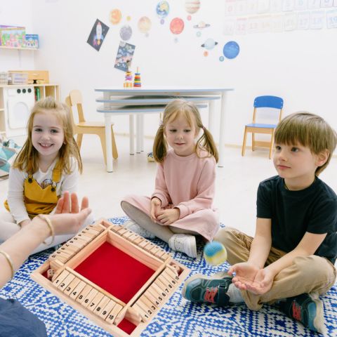 Jeux-de-société-enfant-jeu-familiale-deluxe-rouge