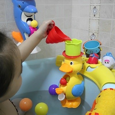 Jouet-de-bain-enfant