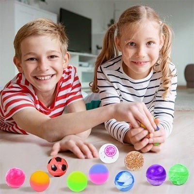 balle-rebondissante-enfant-performance-favorise-développement