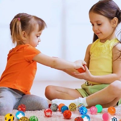 balle-rebondissante​-enfant-sportif