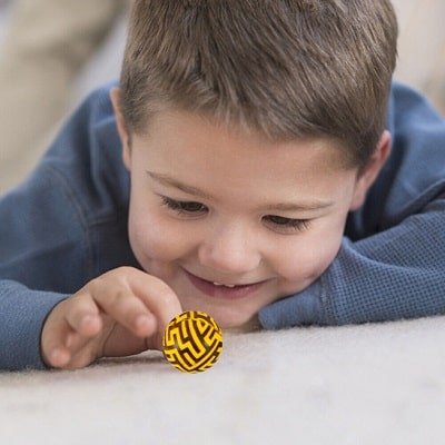 balle-rebondissante​-enfant-colorée