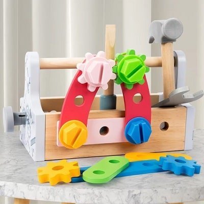 Montessori-jeu-de-construction-enfant-boite-outils-DIY