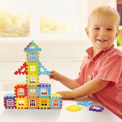 jeu-de-construction-jeune-enfant-maison