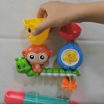 jouet-de-bain-cascade-d-eau-réaction-en-chaîne