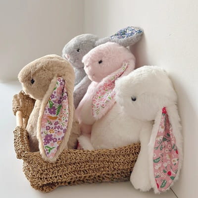lapin-peluche-panier