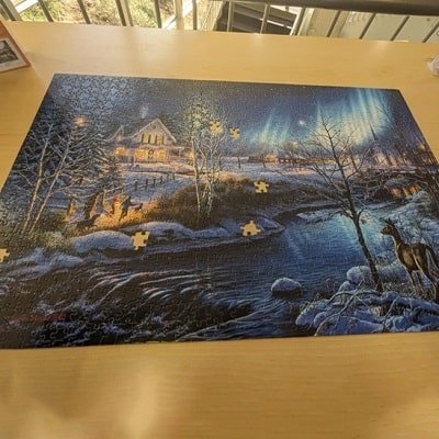 puzzle-enfant-aurore-boréale-de-nuit-enneigée