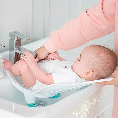 bain-bebe-maintien-rassure-bébé